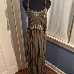 Chic Olive Maxi Dress with Lace Accents